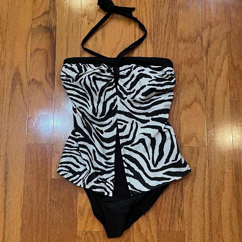 Delicate New York Black White Woman Size 8 One Piece Halter Swim Suit